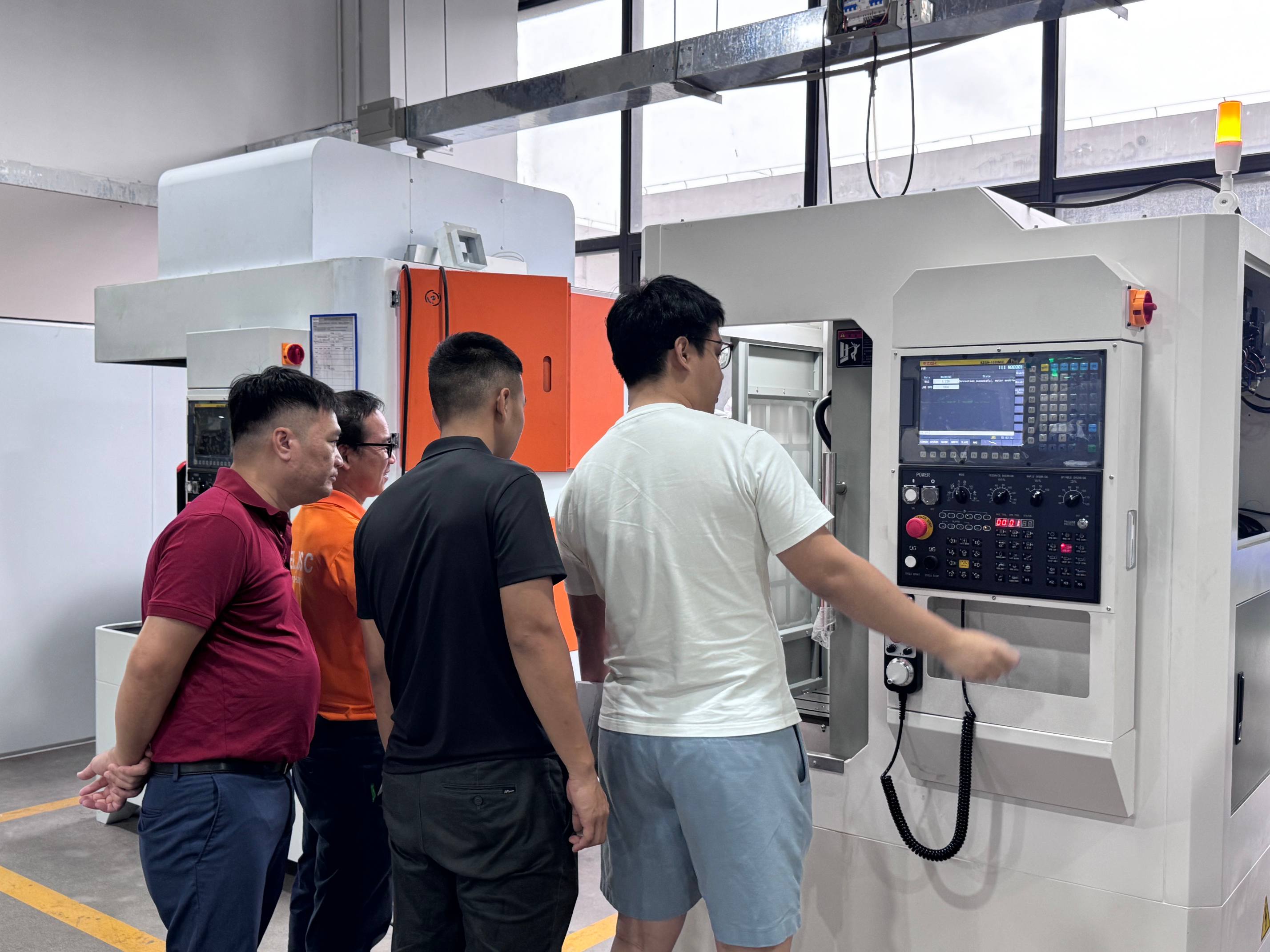 Vietnamese Customer Completes 3-Day Robot Training at SZGH (3).jpg
