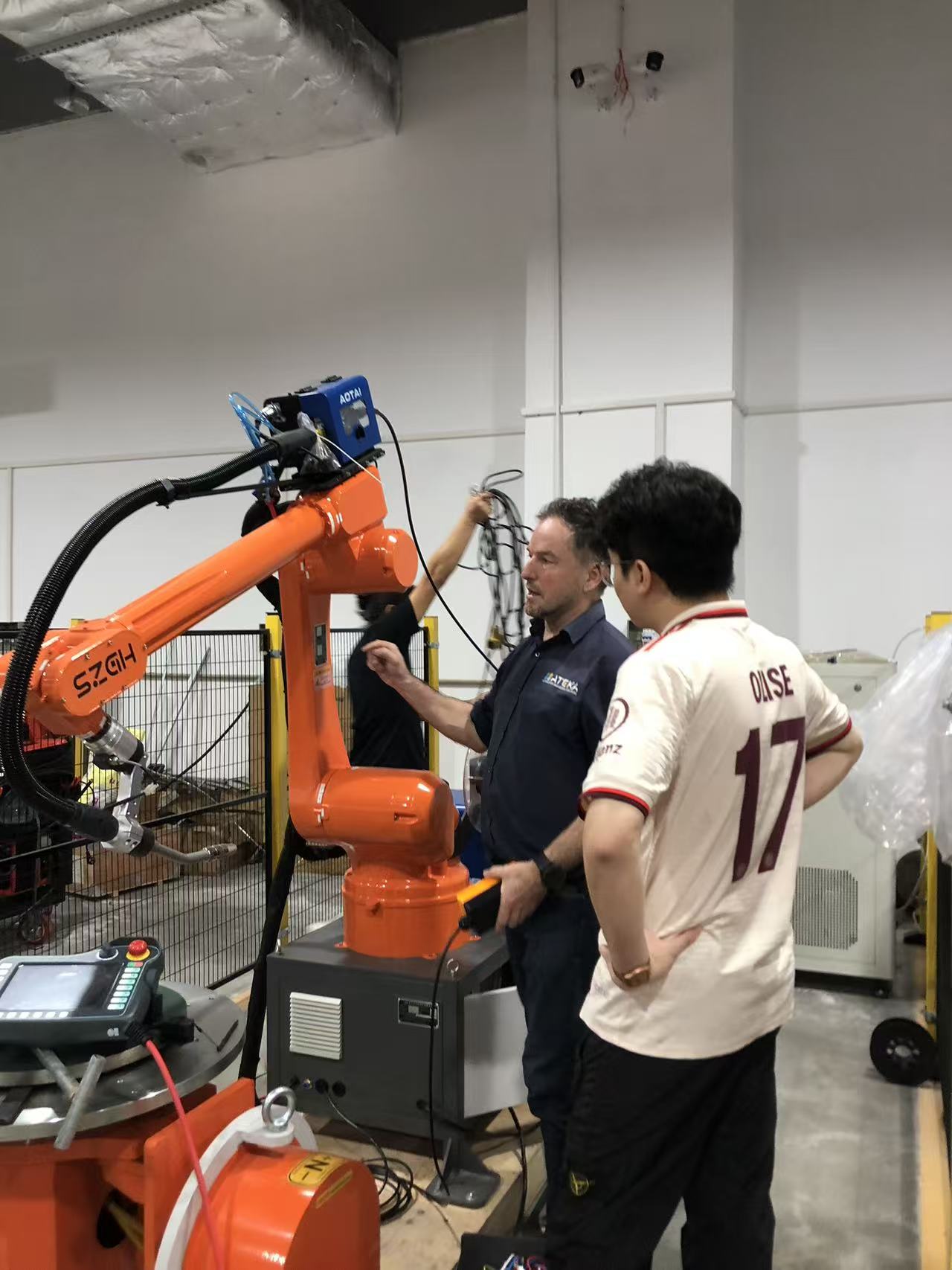 South African buyers observe a live welding robot demonstration at SZGH's Dongguan robot manufacturing base.jpg