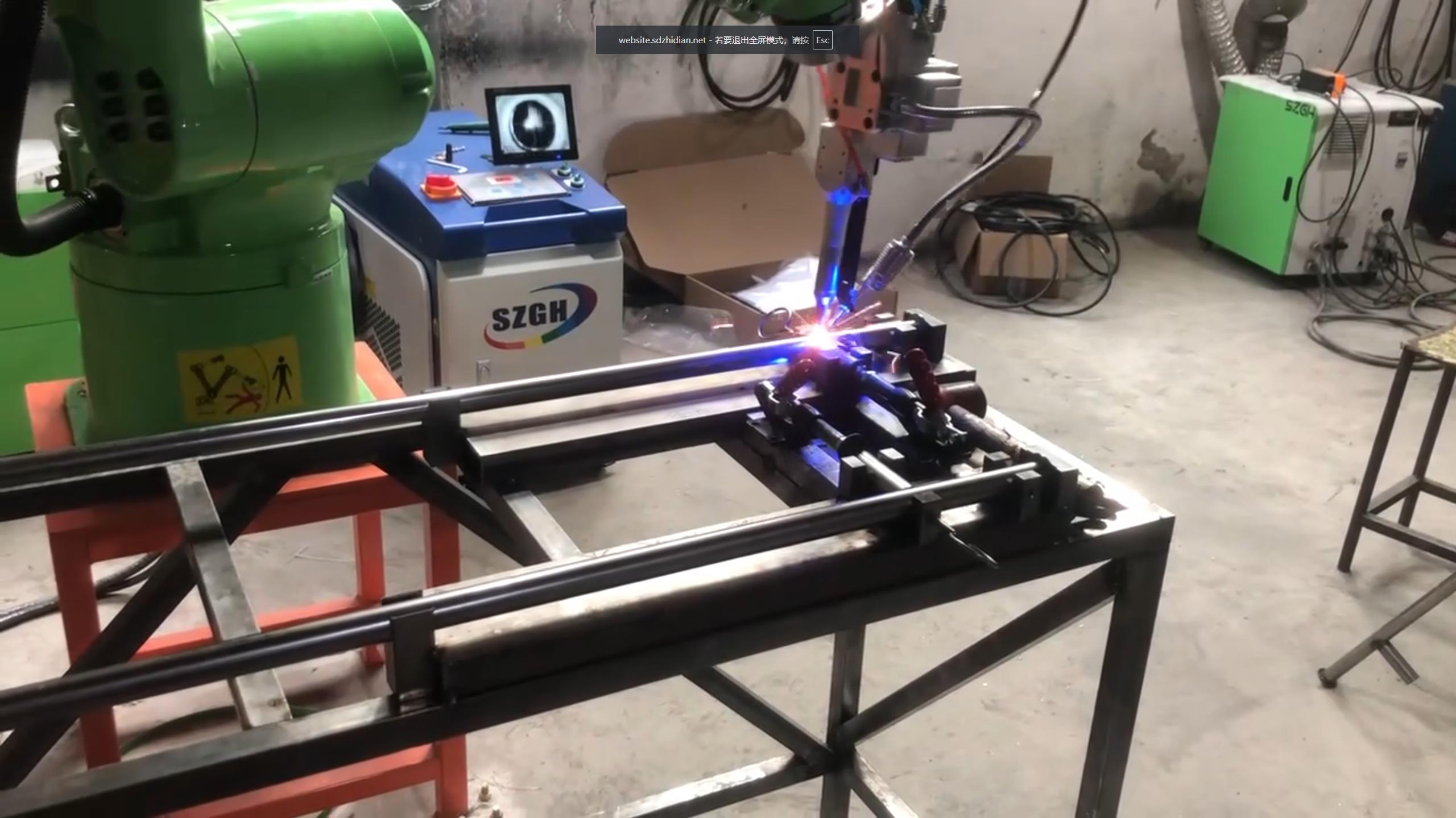 From "I Wasn't Sure" to "Fantastic Choice" — A Mexican Display Fixture Maker's First Welding Robot